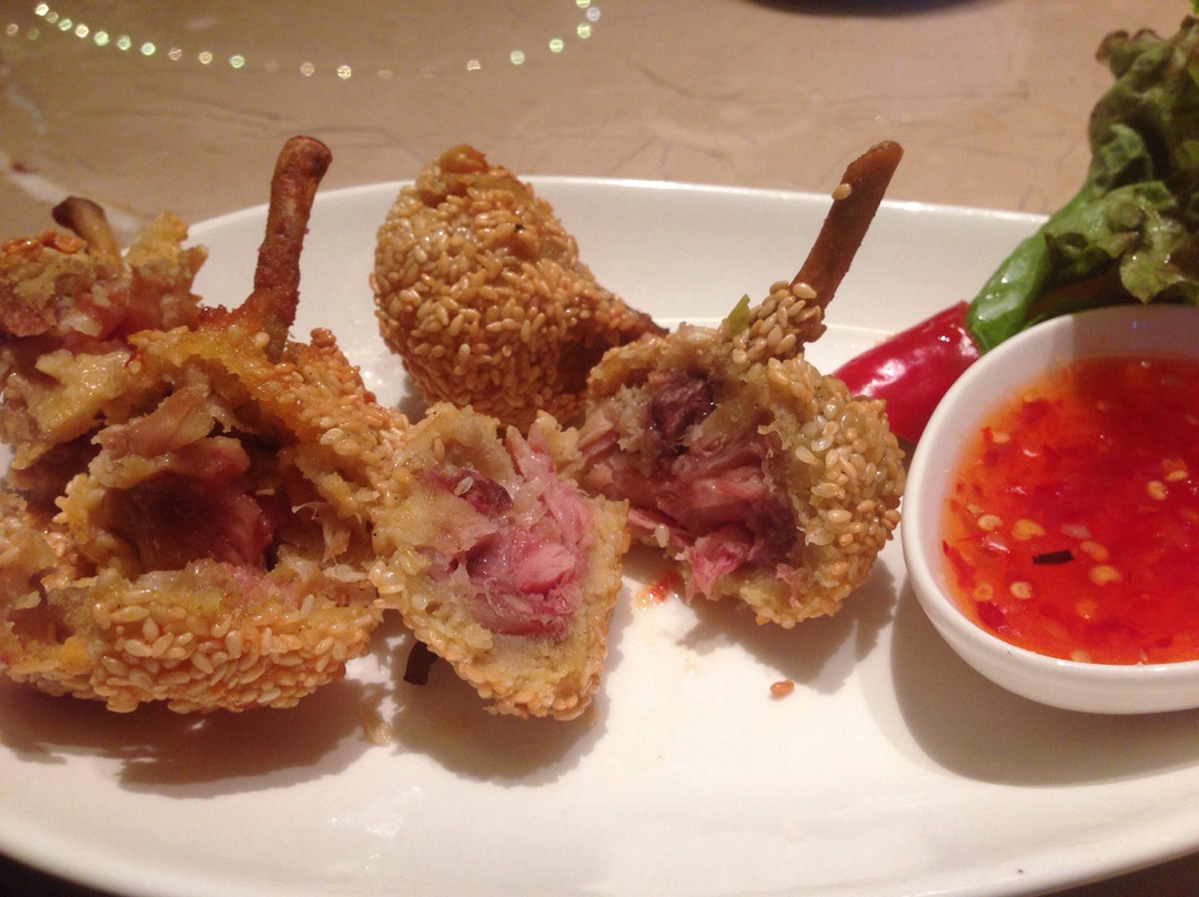 Hotel Tentrem Yogyakarta Pool Bar