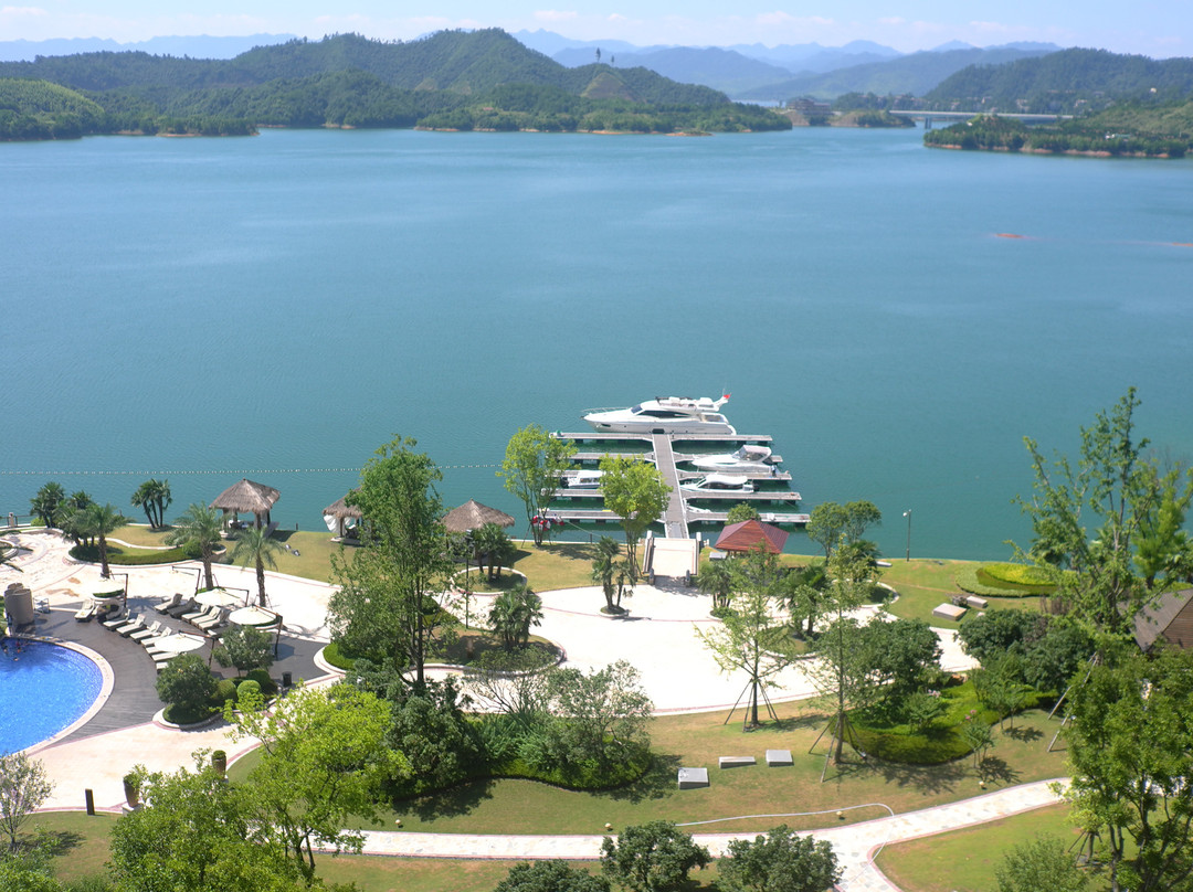 千岛湖滨江希尔顿酒店主图