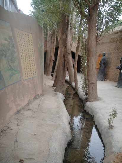 吐鲁番坎儿井地下水里工程景点图片