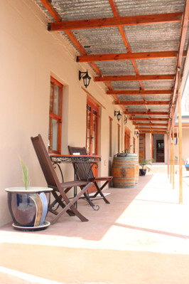 Feathers Inn Guest House主图
