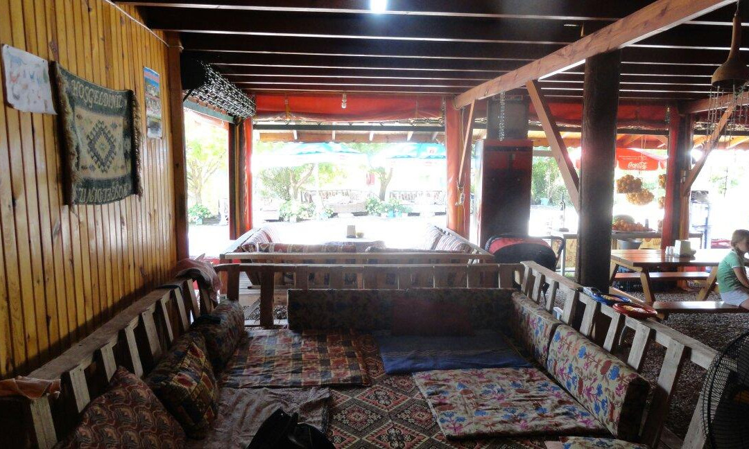Yazir餐馆和美食-altıntaş pansiyon & gözleme evi