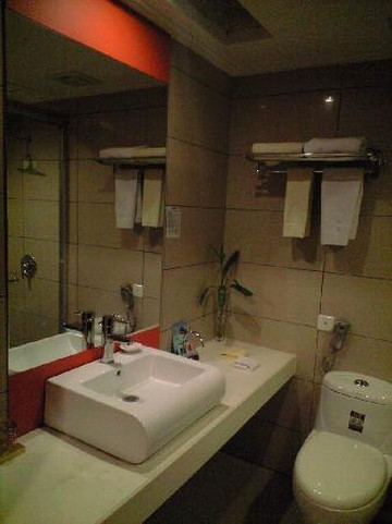 米兰假日酒店主图