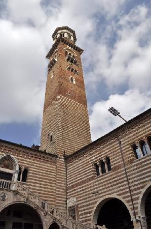 Torre dei Lamberti-维罗纳必去景点
