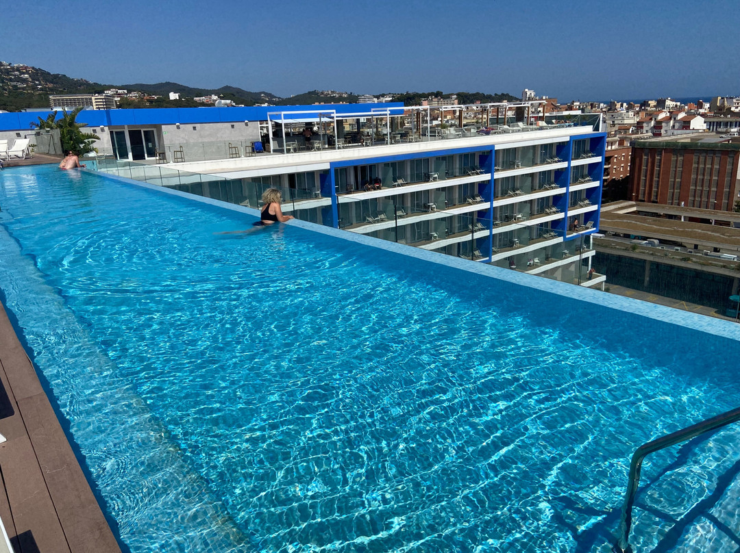 L'Azure Hotel主图