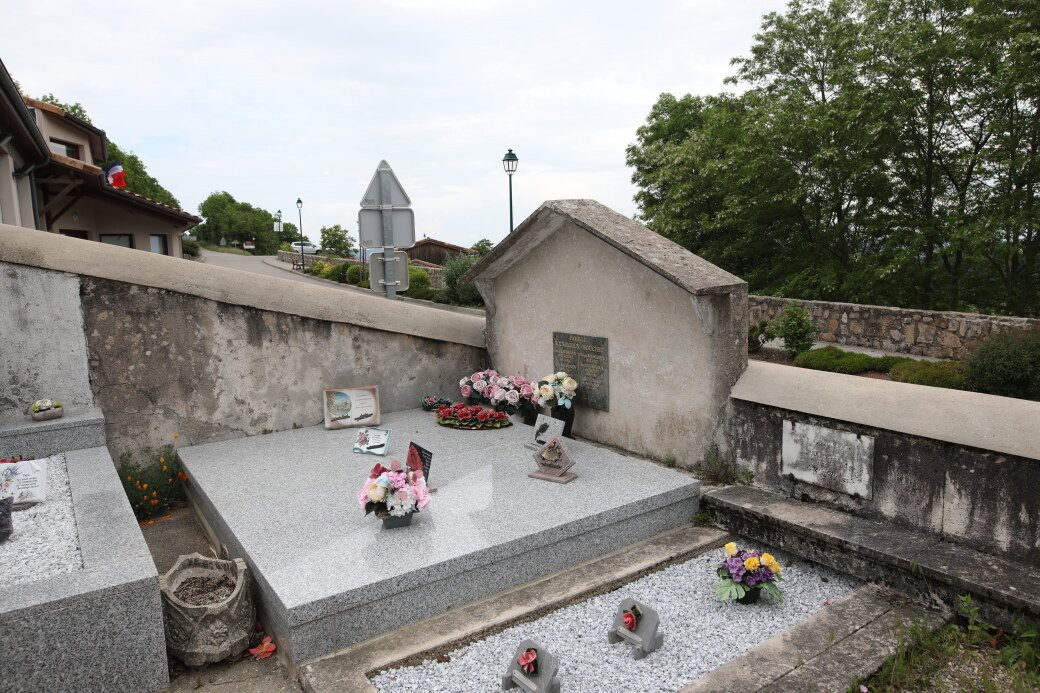 Cimetière communal de Chalençon-Chalencon必去景点
