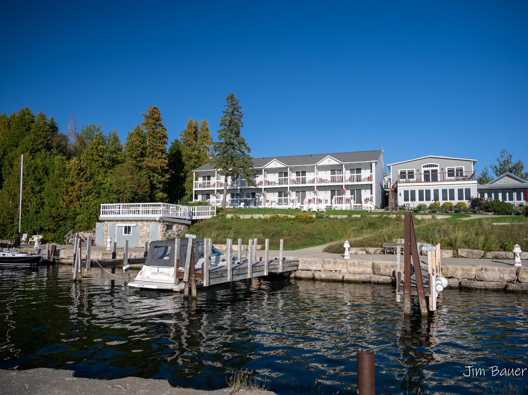 The Shoreline Resort主图