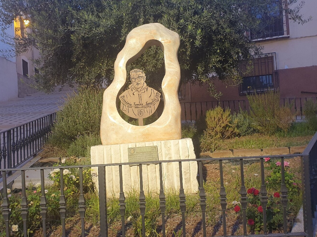 Escultura a Fray Dionisio Tomás Sanchís景点图片
