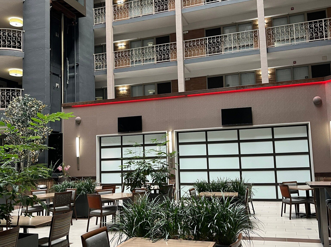 Embassy Suites by Hilton Denver Central Park主图
