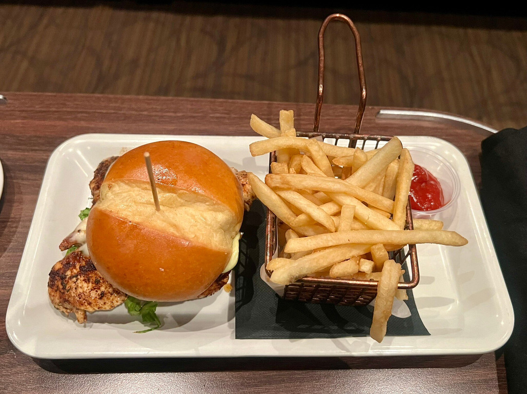 CMX CineBistro Waverly Place-卡瑞必去景点