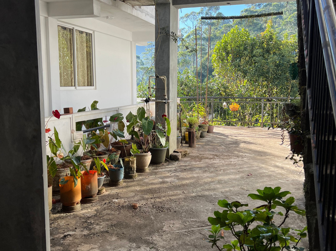 Hugging Clouds主图