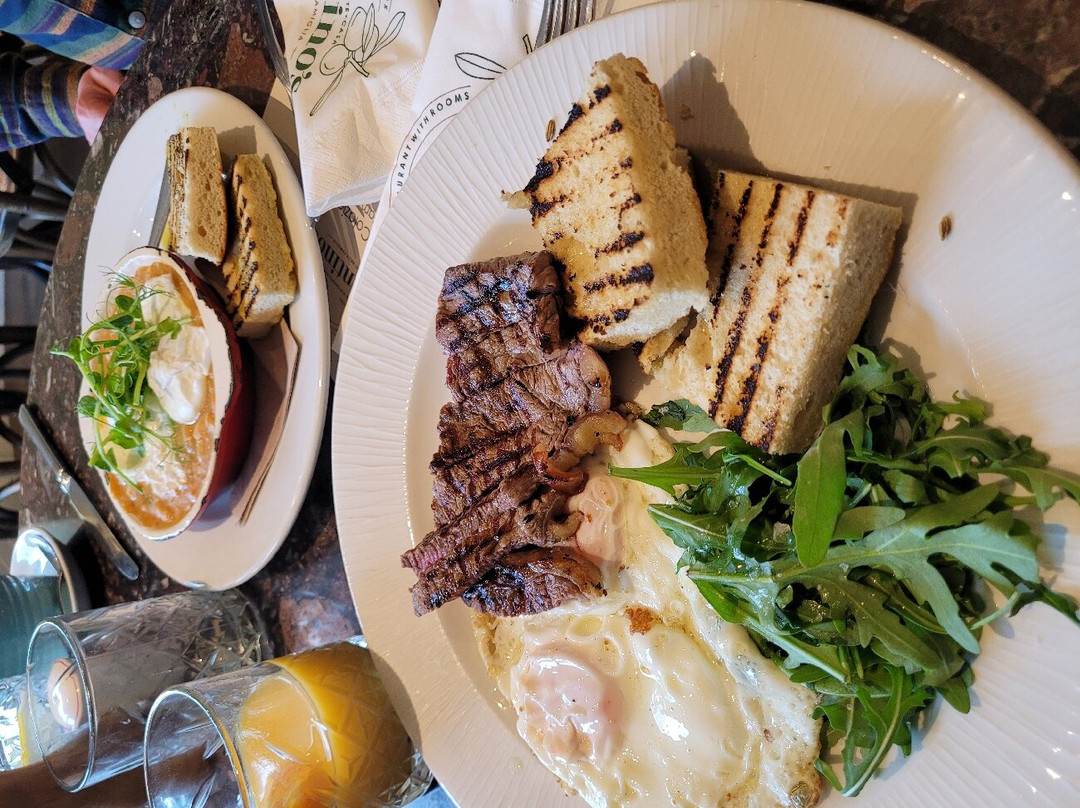 Valentino's Restaurant With Rooms主图