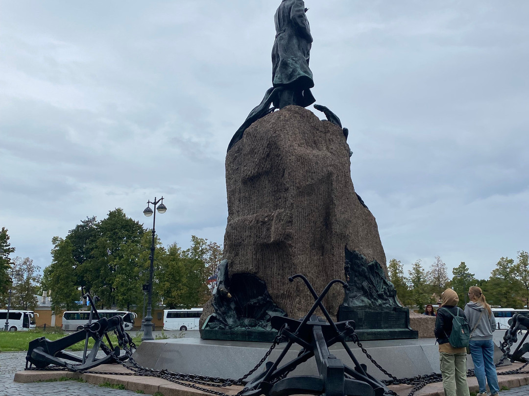 Monument S.O. Makarov景点图片