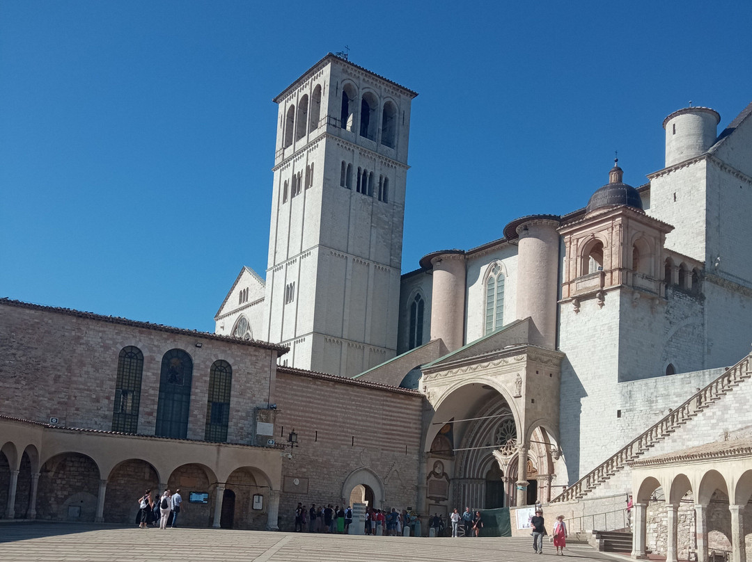 Piazza Inferiore di San Francesco-阿西西必去景点