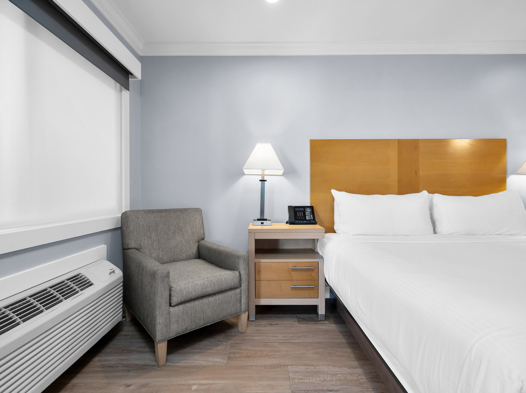 米尔伍德套房酒店主图