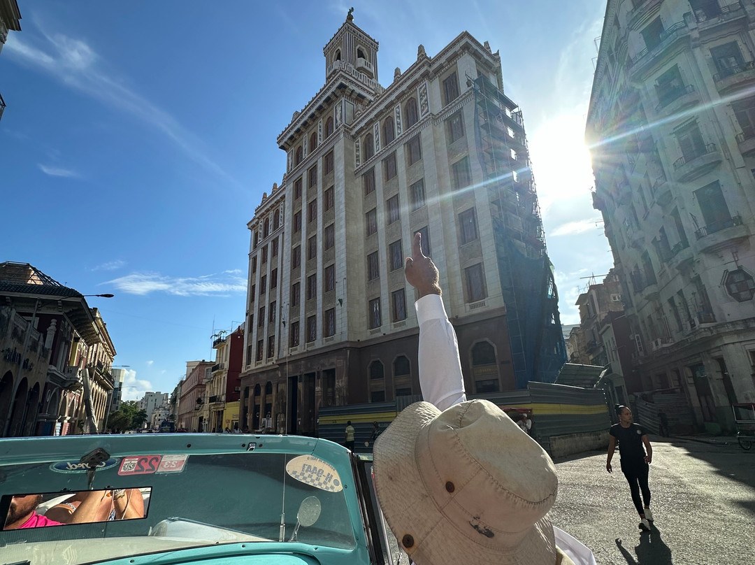 Nely Havana Car Tour-哈瓦那必去景点