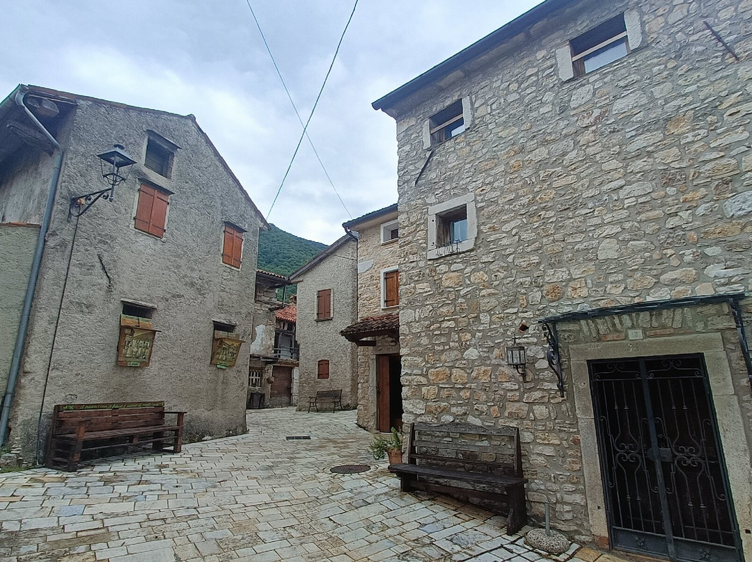 Giro Laghi Di Revine e Via Dei Murales景点图片