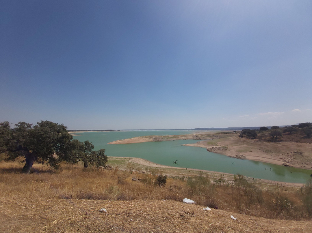 Embalse de Valdecanas景点图片