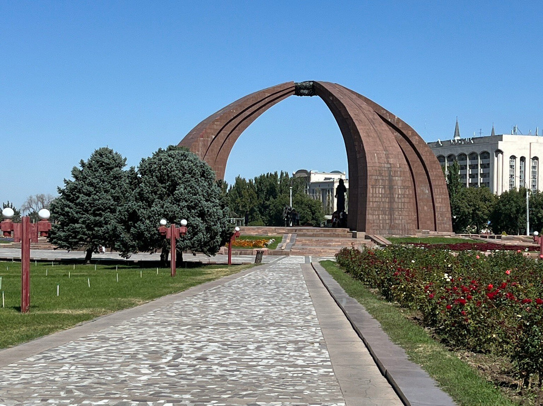 Victory Square-比斯凯克必去景点