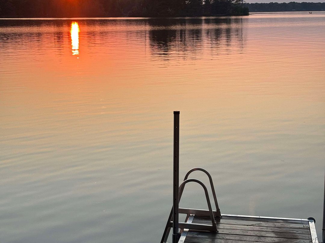 Lakepoint Cottage Resort主图