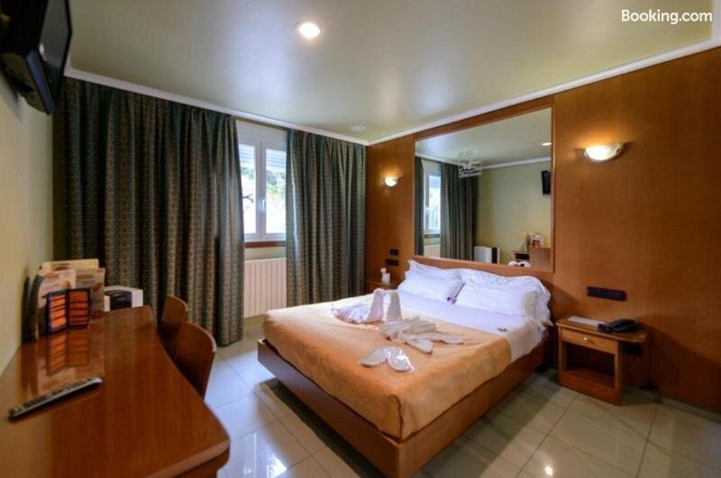 Motel Cancun Barbadas-Ourense主图