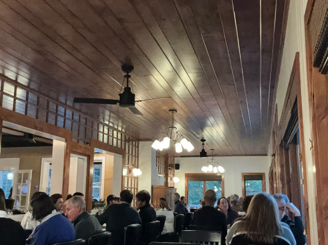 The Riverside Inn主图