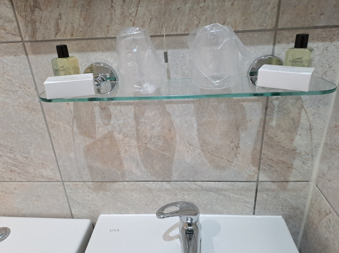 烟水晶酒店主图
