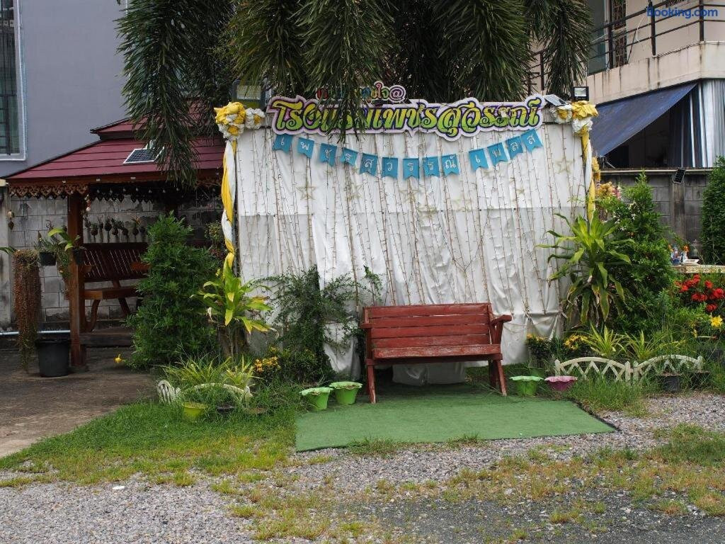 Phetsuwan Hotel
