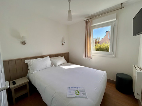 佩罗斯拉尼永英式酒店主图