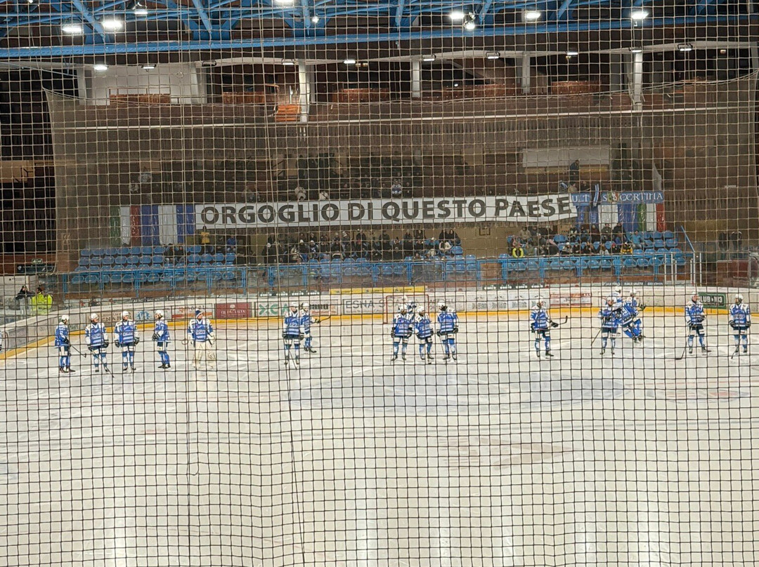 Stadio Olimpico del Ghiaccio-科尔蒂纳丹佩佐必去景点