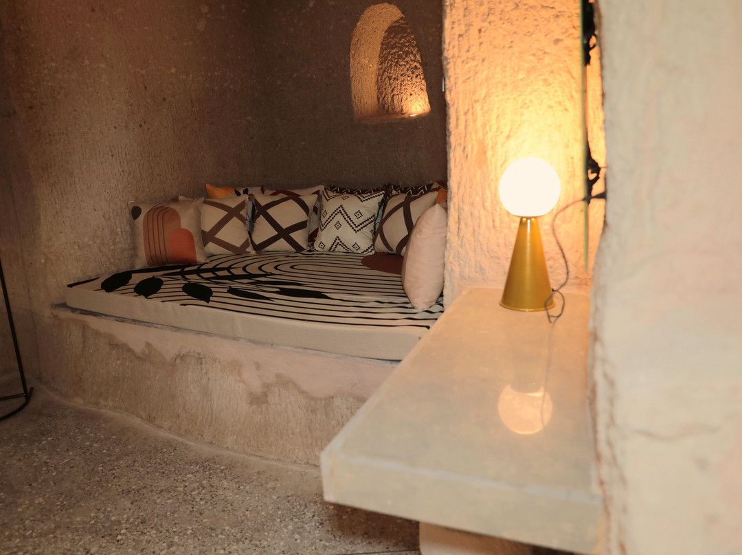 Eka Cave Maison  |  Maison De Femme