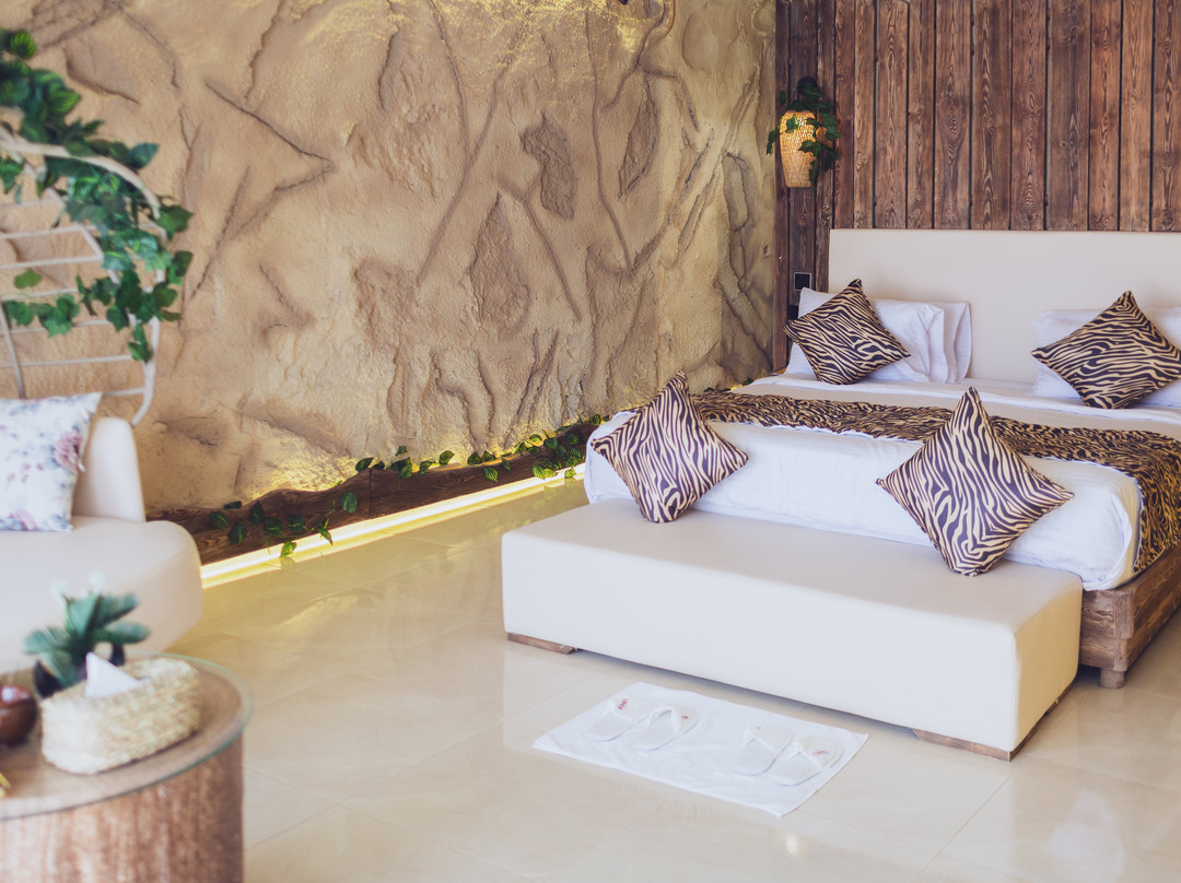 Caves Beach Resort Hurghada主图