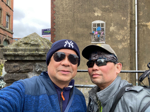 Banksy's Well Hung Lover-布里斯托尔必去景点