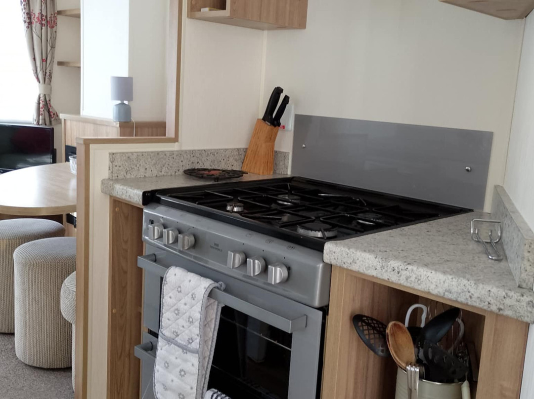 White Gate Caravan Park主图