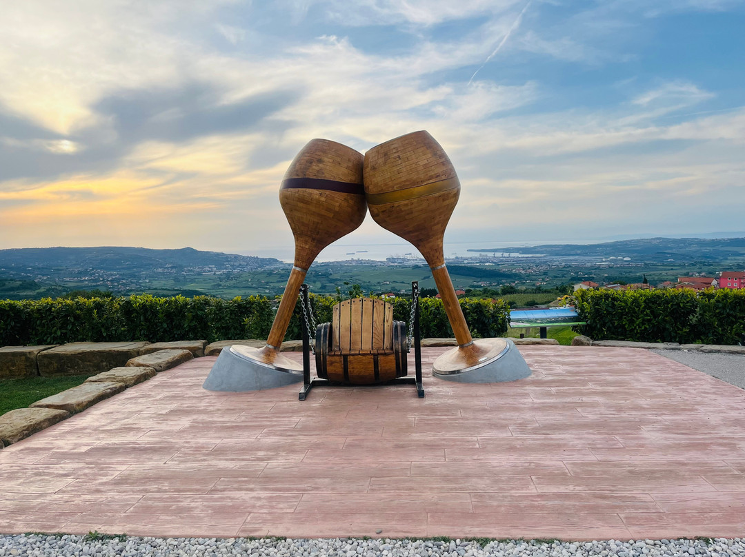 Wine Fountain Marezige-Marezige必去景点