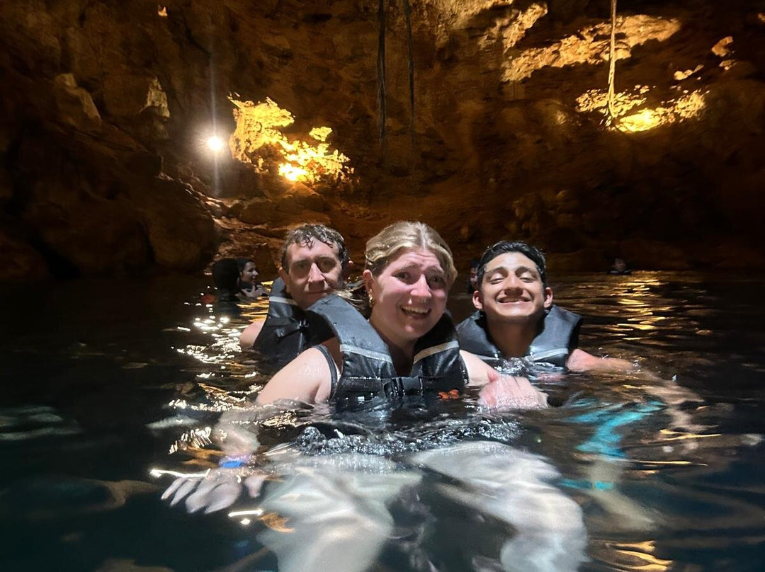 Cenote Zaci-巴利亚多利德必去景点