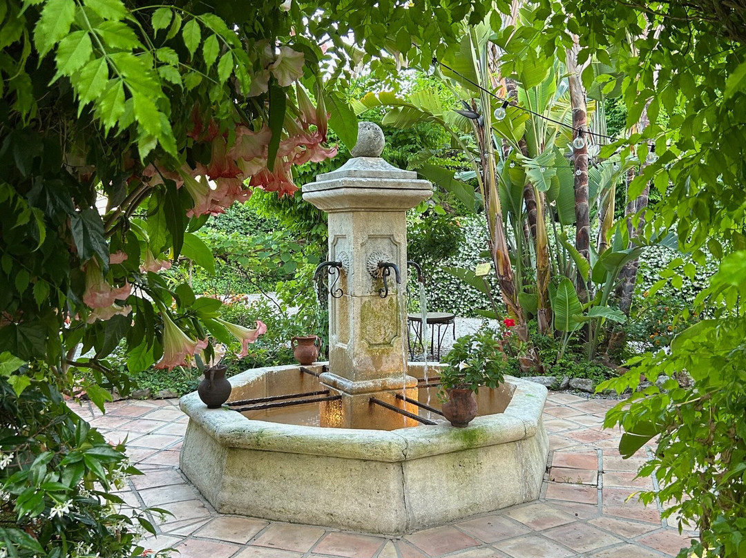 圣瓦雷里酒店主图