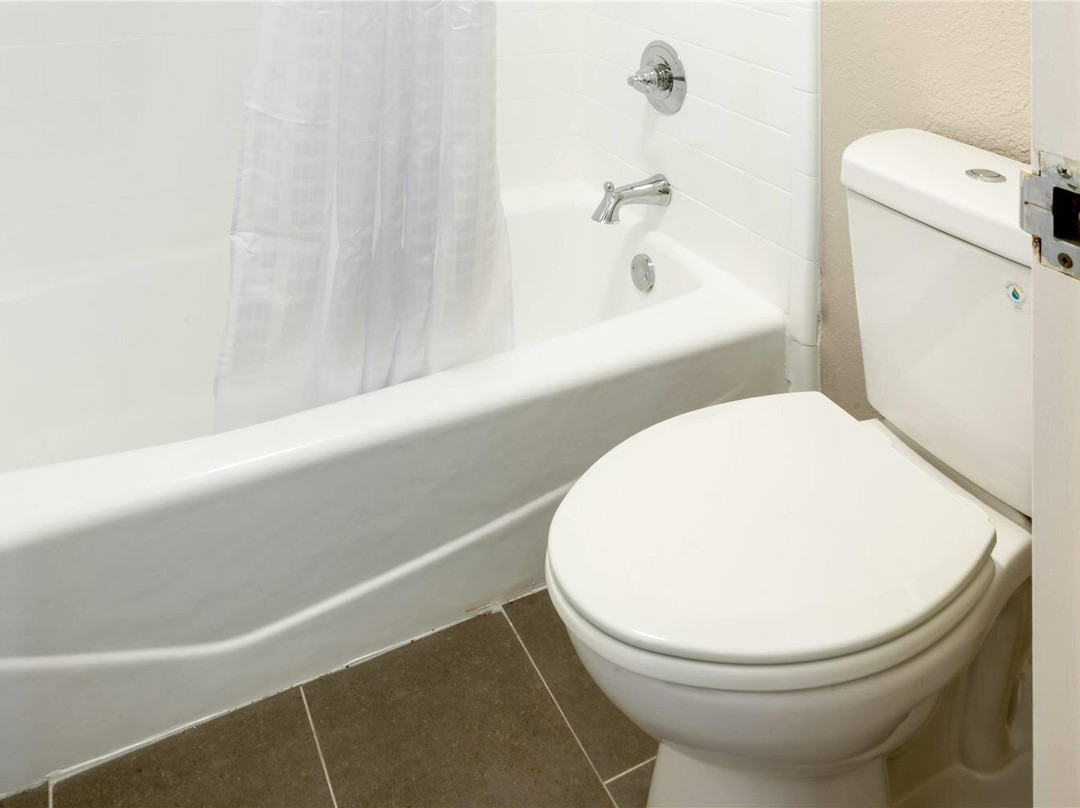 Days Inn & Suites By Wyndham Bossier City/casino Area