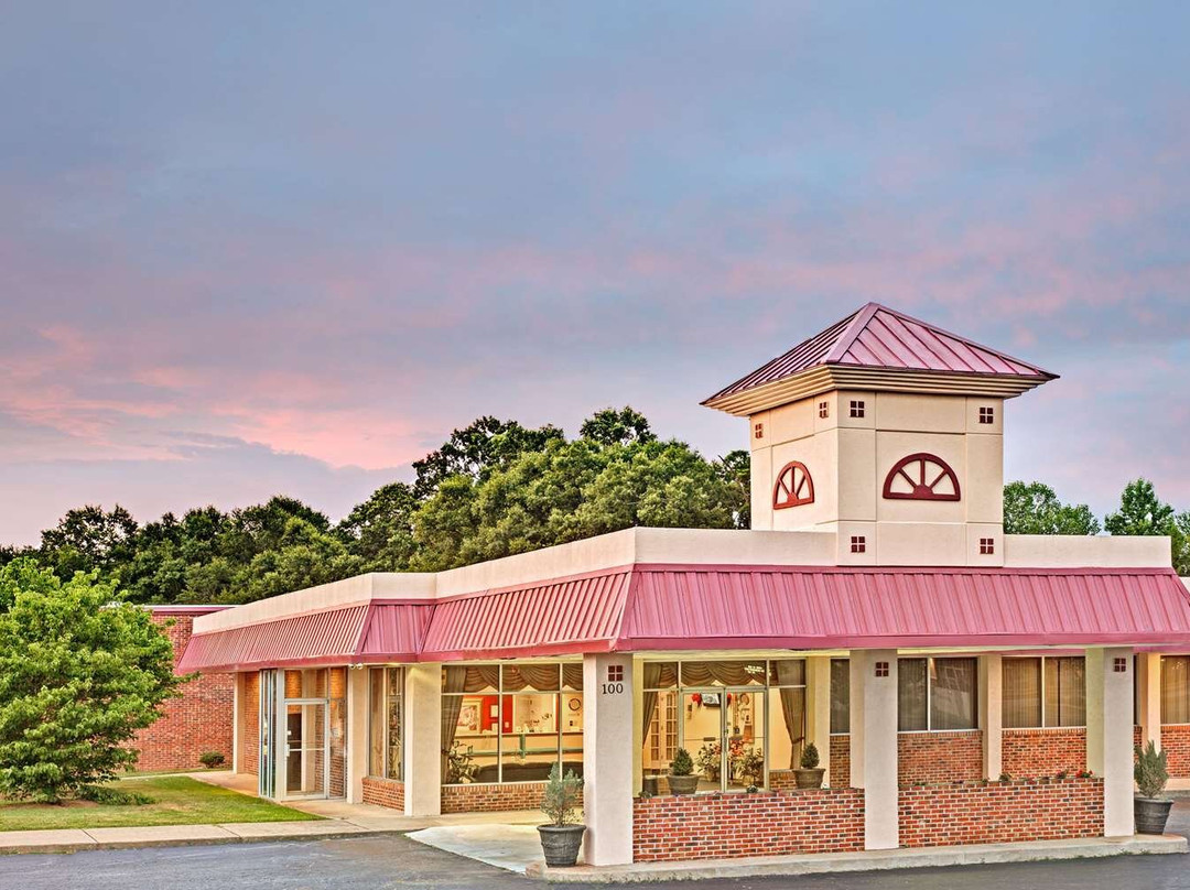 Super 8 by Wyndham Gaffney