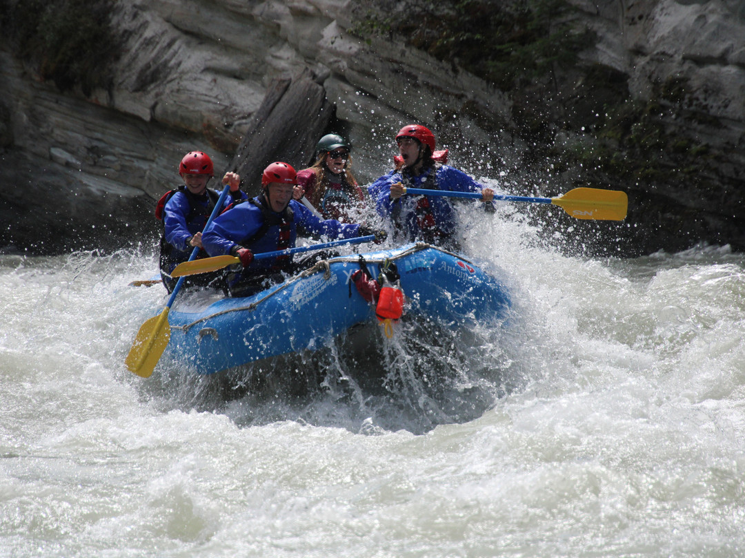 Mount Robson Whitewater Rafting Co.-维尔蒙特必去景点