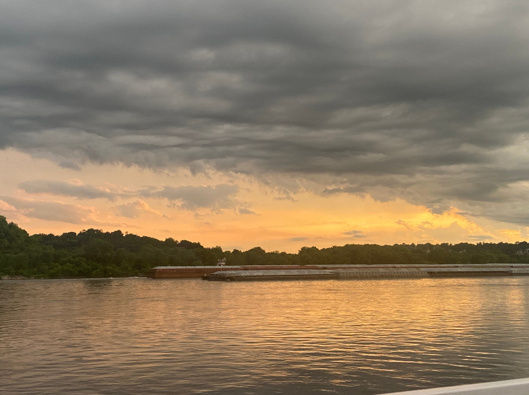 Mark Twain Riverboat Dinner Cruise-汉尼拔必去景点