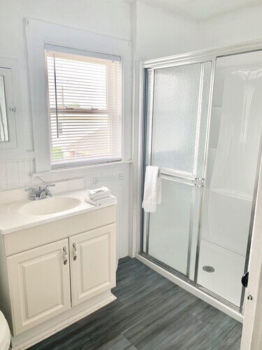 Nautical Motel & Beach Properties-浴室