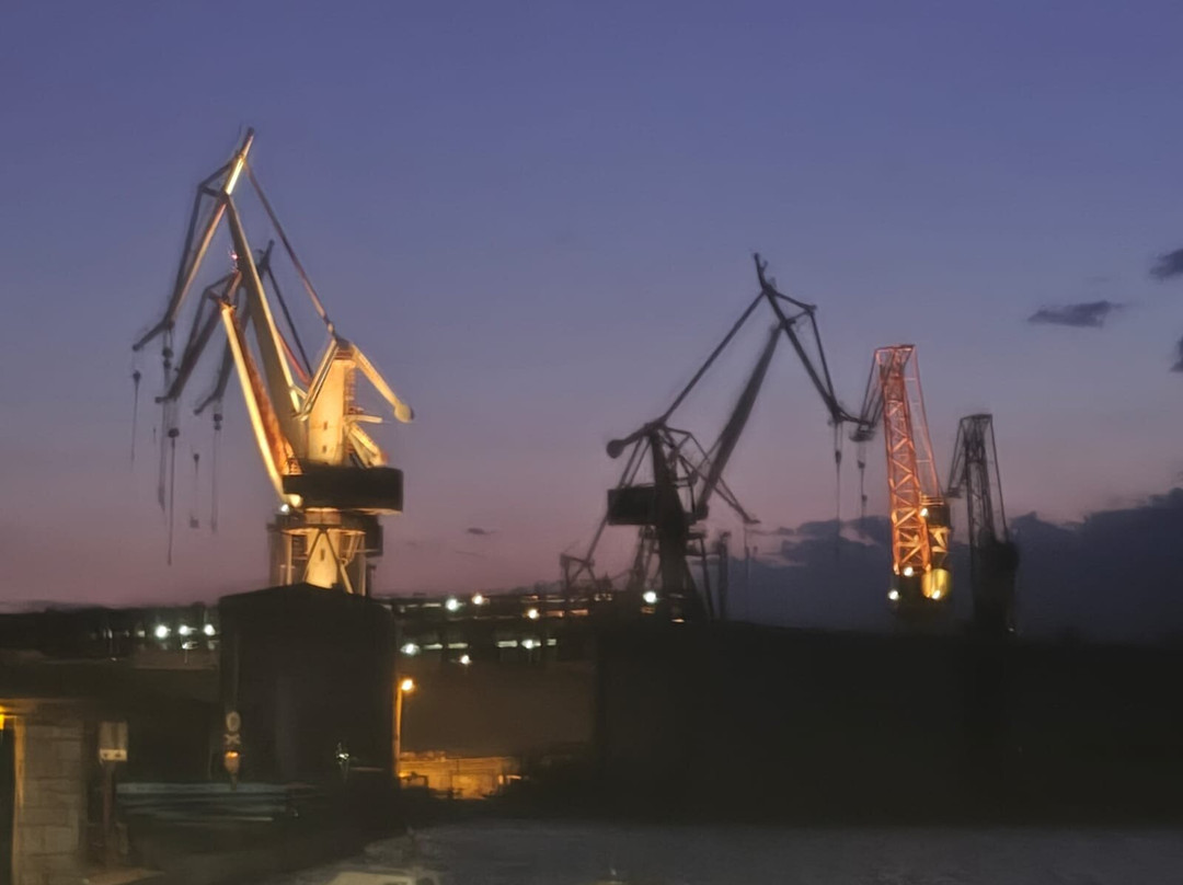 Lighting Giants-普拉必去景点