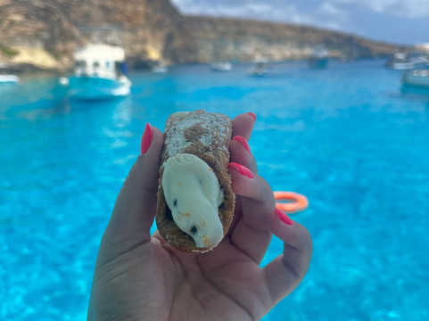 Barca crystal-兰佩杜萨必去景点