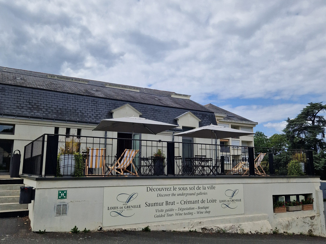 Caves Louis de Grenelle-梭缪尔必去景点