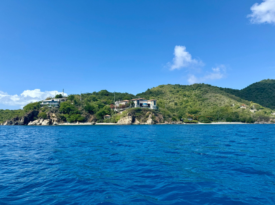Dockside Dinghy-Coral Bay必去景点