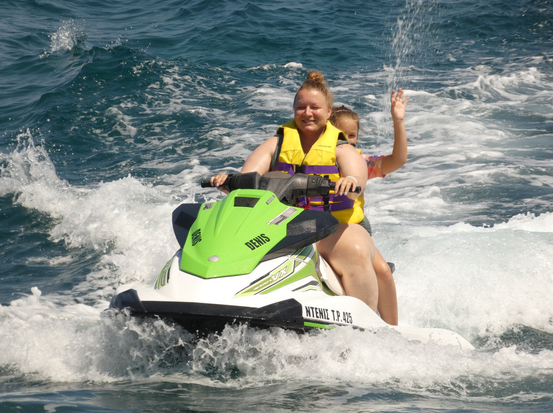 Lottie Watersports-雷斯蒙必去景点