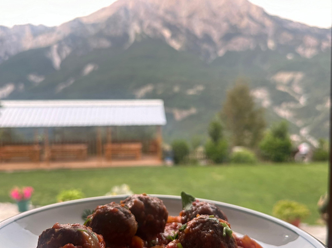 Vellezrit Guri Restaurant/Hotel主图