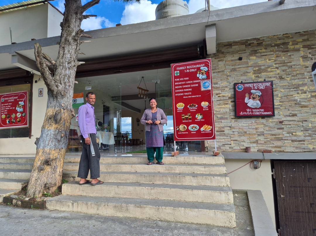 Almora District餐馆和美食-Meera's 1-N-Only Restaurant