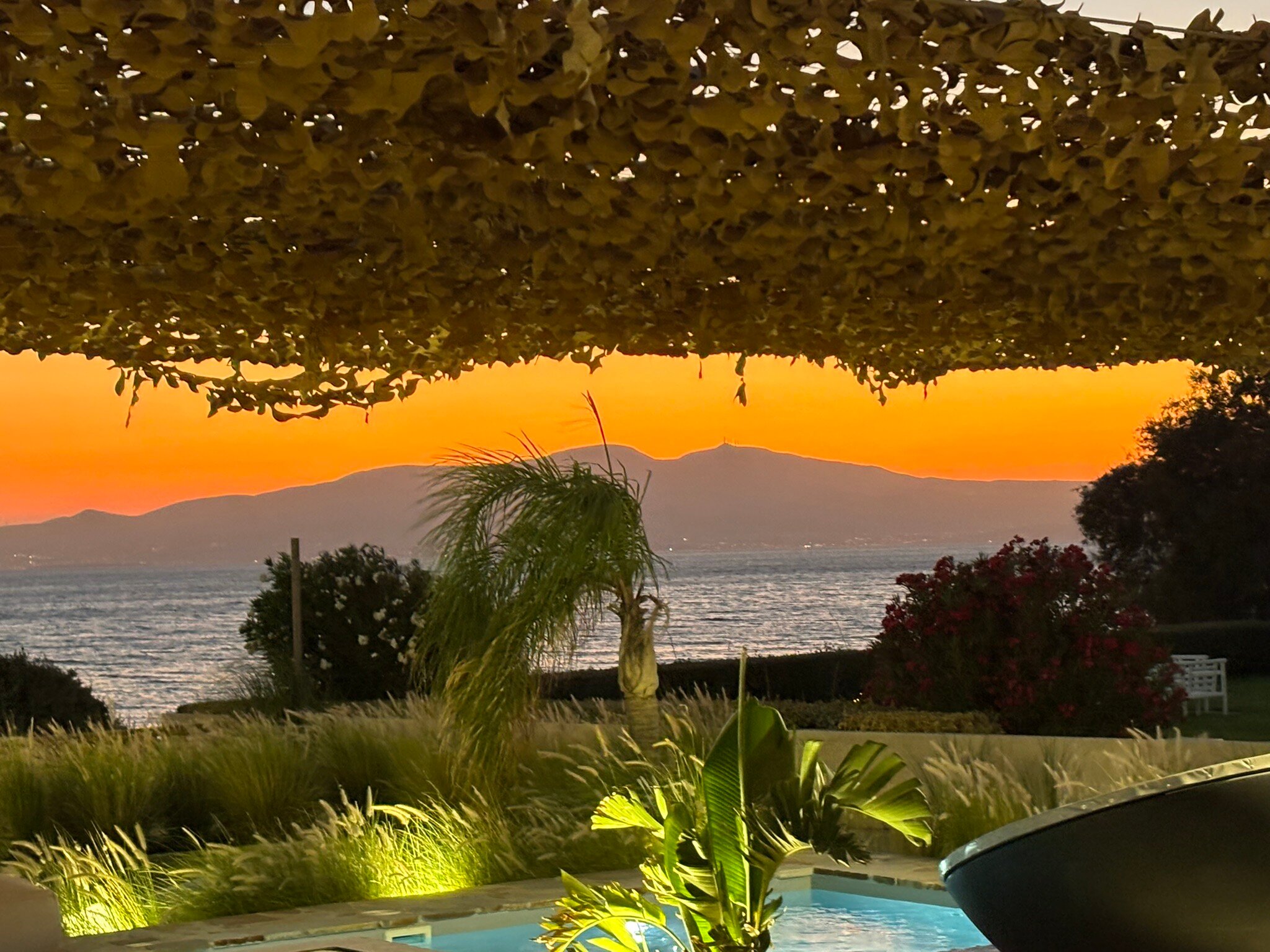 Eden Beachfront Residences & Suites-官方