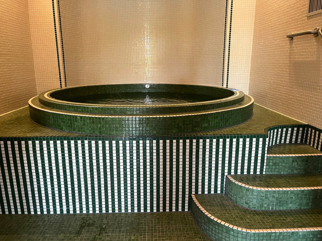 德拉图尔城堡酒店主图